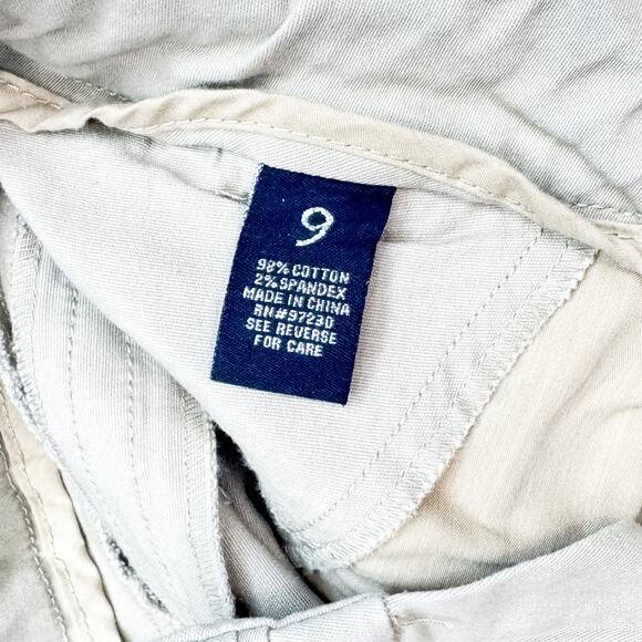 Almost Famous Khaki Capris Pants, Size 9 - Picture 7 of 7